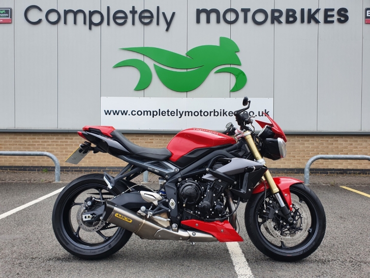 Triumph STREET TRIPLE 675
