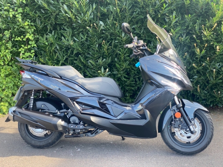 Kawasaki J300