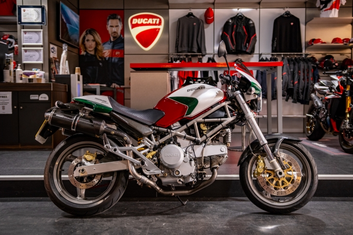 Ducati MONSTER 750