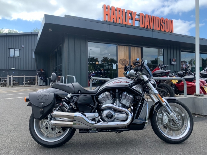 Harley-Davidson V-ROD VRSCR STREET ROD