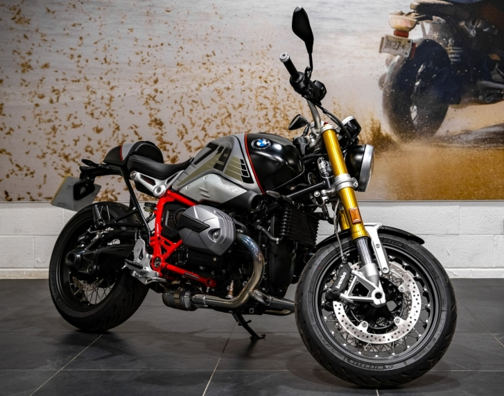 BMW R NINE T