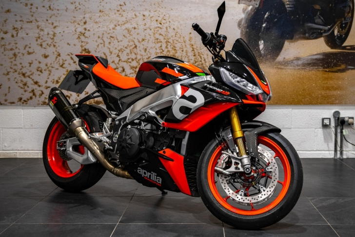 Aprilia TUONO V4 1100 FACTORY