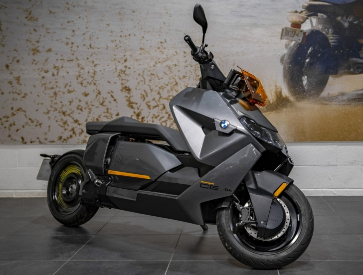 BMW CE-04