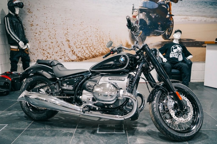 BMW R 18