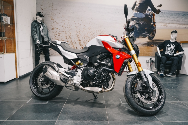 BMW F900 R