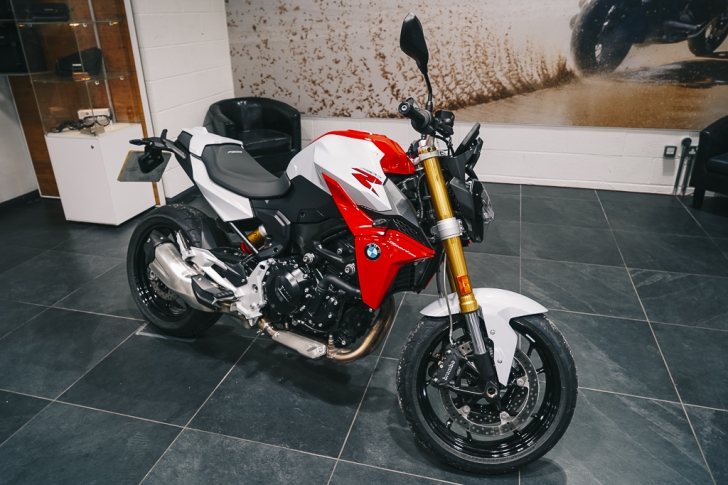BMW F900 R
