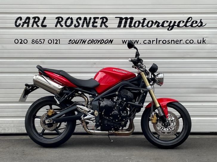 Triumph STREET TRIPLE