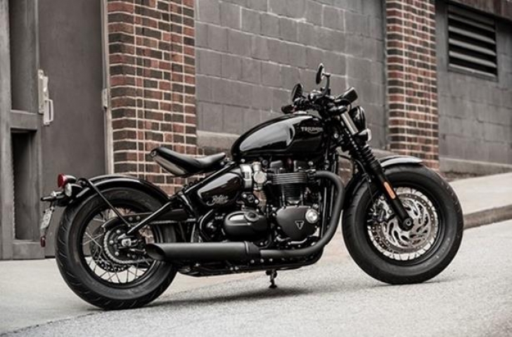 Triumph Bonneville Bobber Black