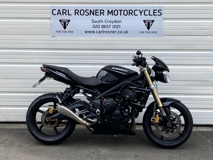 Triumph STREET TRIPLE