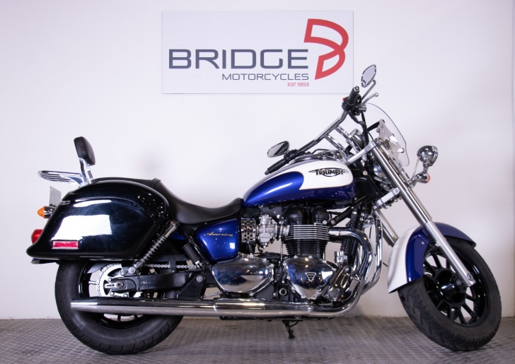 Triumph BONNEVILLE AMERICA