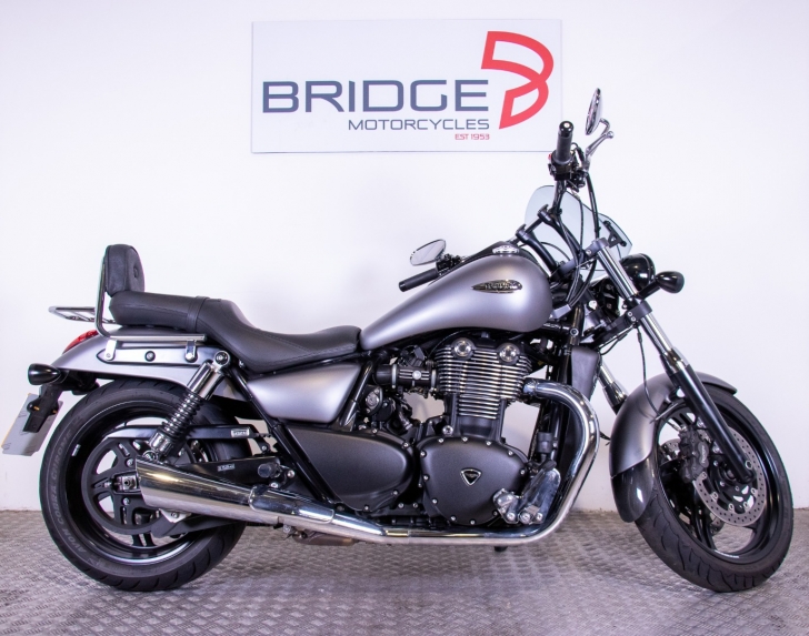 Triumph THUNDERBIRD STORM