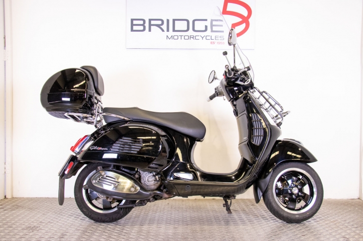 Piaggio VESPA GTS SUPER 300