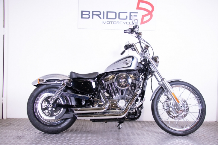 Harley-Davidson SPORTSTER XL1200V SEVENTY TWO