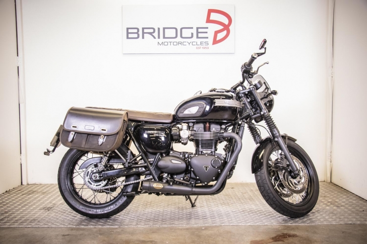 Triumph Bonneville T120 Black