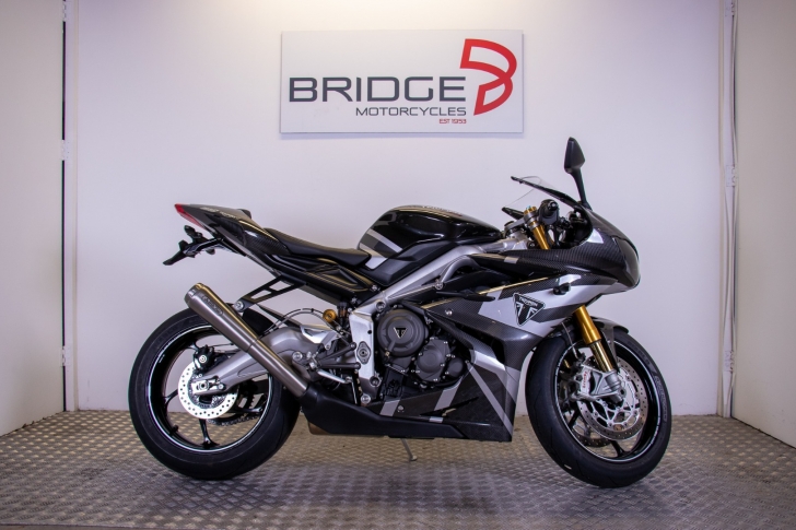 Triumph Daytona Moto2 765