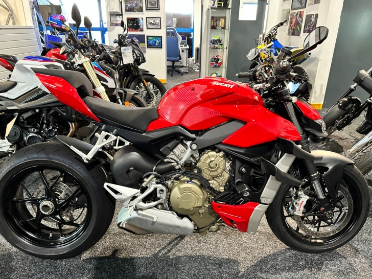 Ducati STREETFIGHTER V4