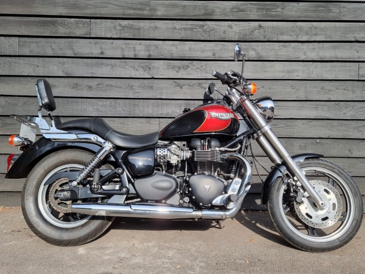 Triumph SPEEDMASTER 865