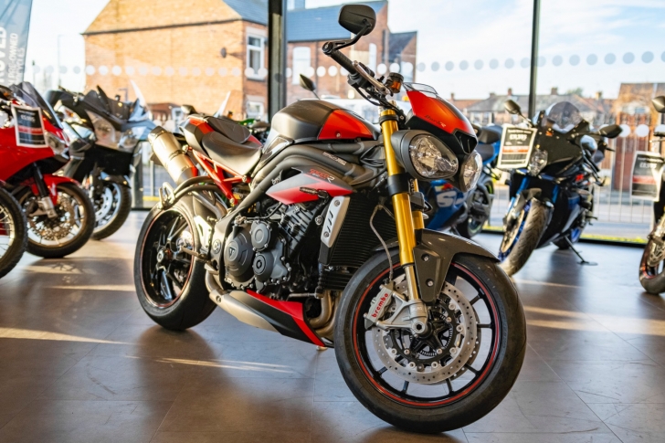 Triumph SPEED TRIPLE R