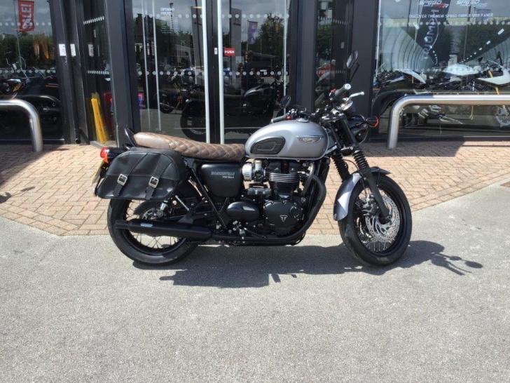 Triumph Bonneville T120 Black