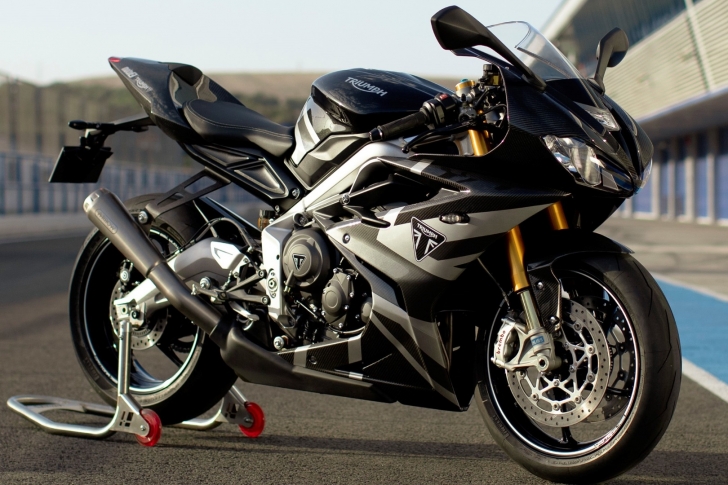 Triumph Daytona Moto2 765